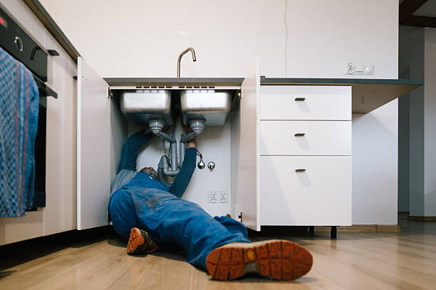 Professional Leak Detection technician working in Clarksville, FL